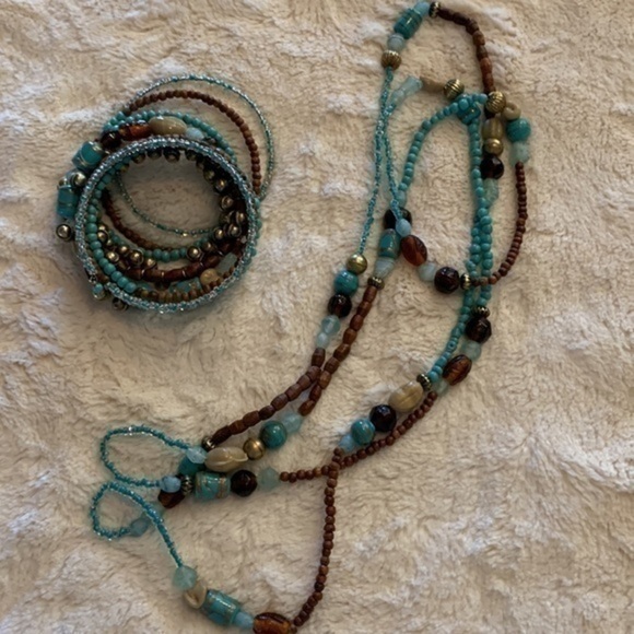 Turquoise and wood bangled bracelet with charms and matching necklace - Picture 7 of 8